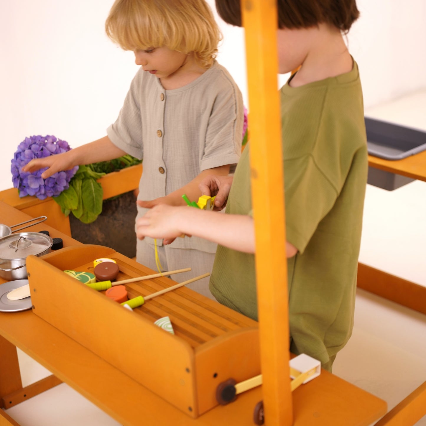 Avenlur Sumac Outdoor Wooden Play Market, Mud Kitchen & Grill Station
