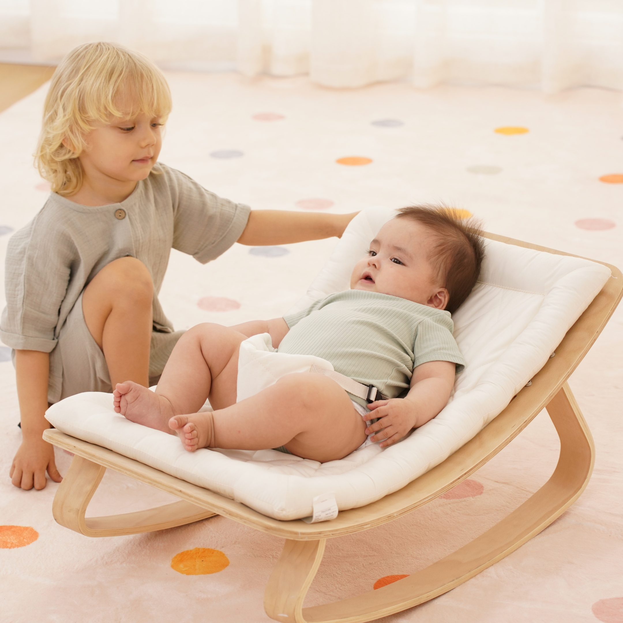 Nest - Baby Rocker und Türsteher