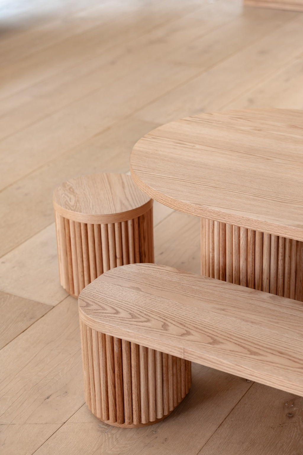 Geriffelter ovaler Kindertisch – Aktivitätstisch aus massiver europäischer Eiche