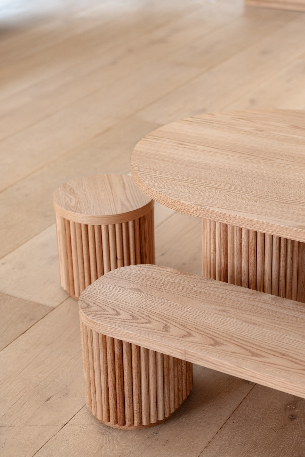 Geriffelter ovaler Kindertisch – Aktivitätstisch aus massiver europäischer Eiche