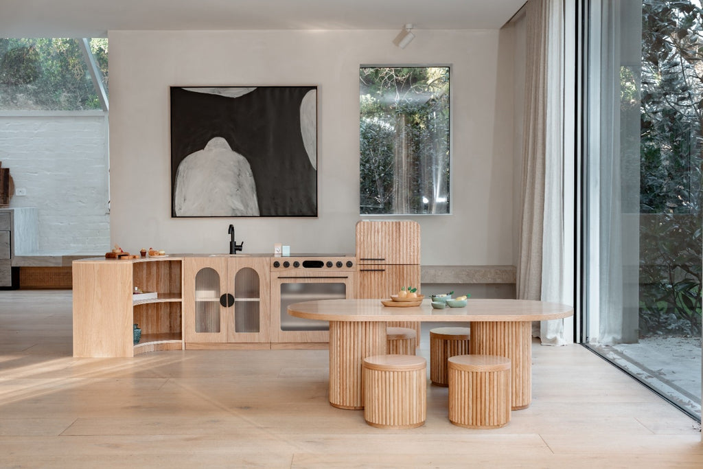 Geriffelter ovaler Kindertisch – Aktivitätstisch aus massiver europäischer Eiche