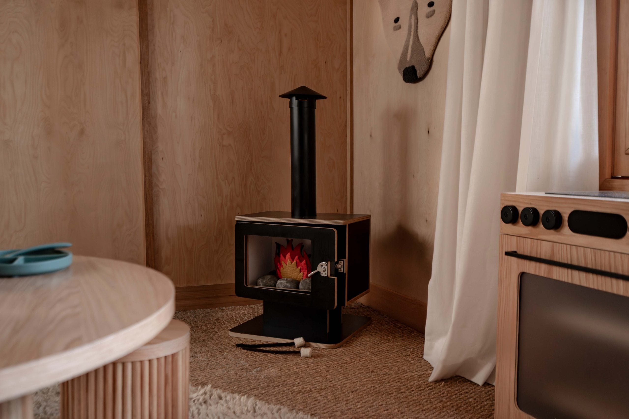 Spielkamin aus Holz – Fantasievolles Rollenspiel für drinnen 