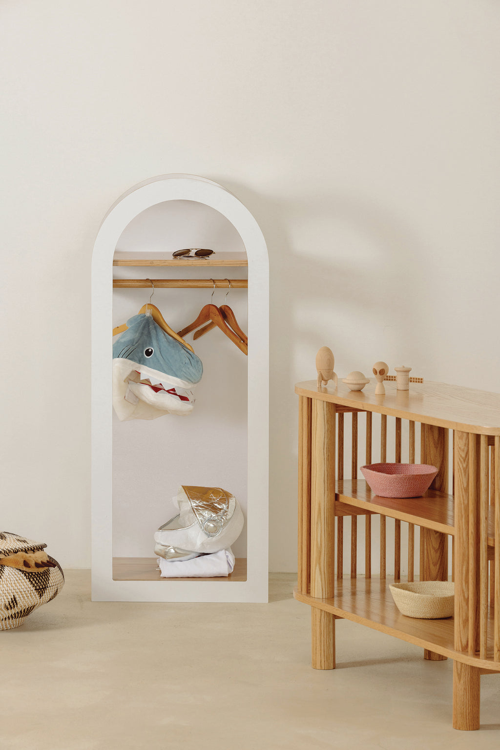 Arched Dresser – White (Dress-Up Display & Storage)