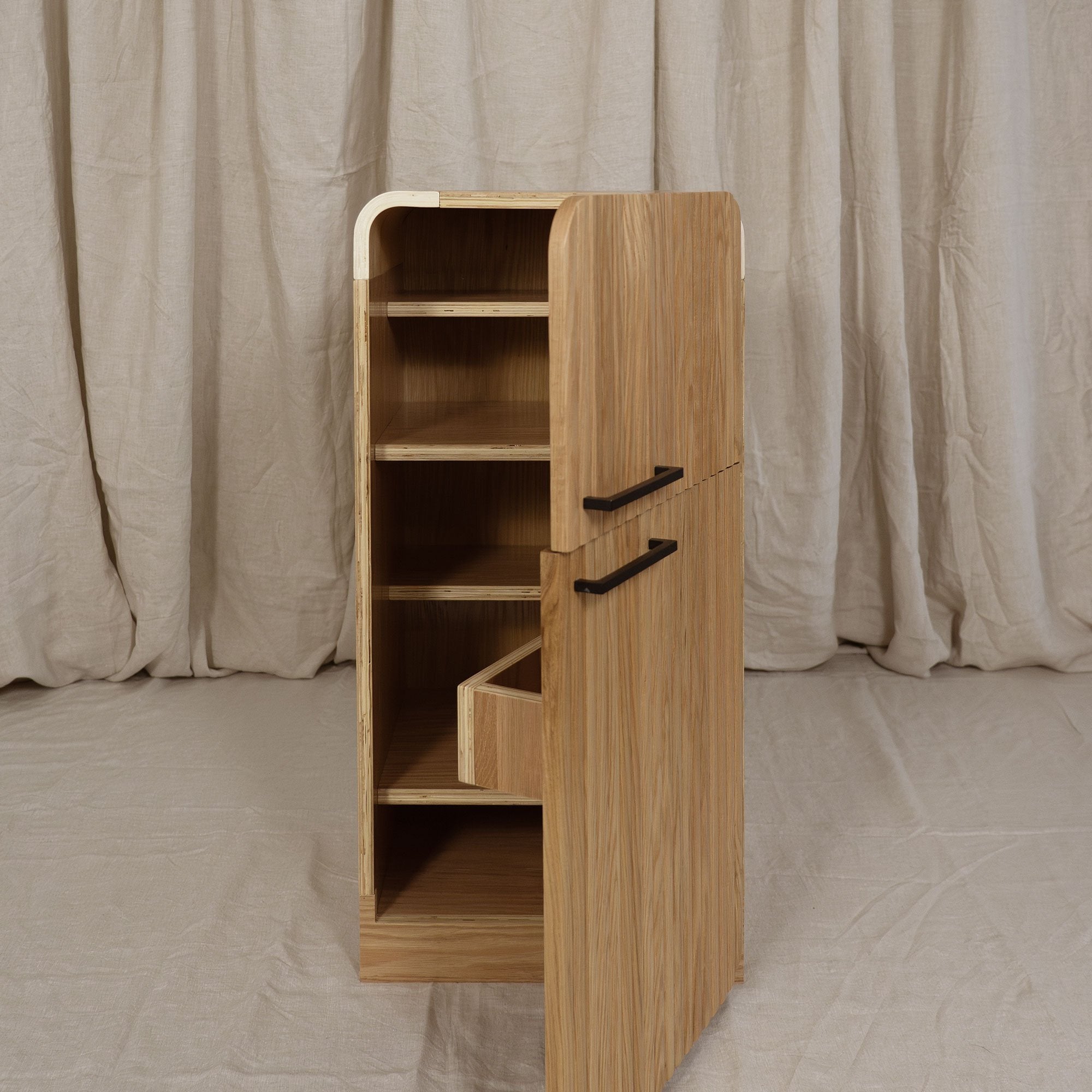 Oak Fluted Play Fridge – Montessori Wooden Toy Refrigerator