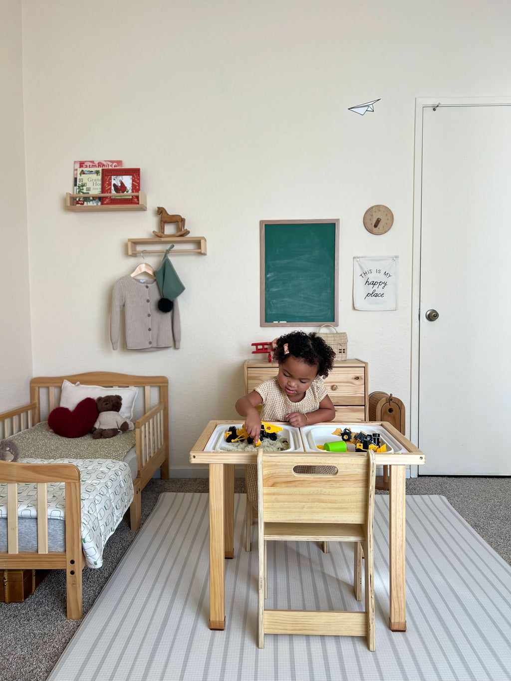 Avenlur Cordia learning desk for homework and crafts