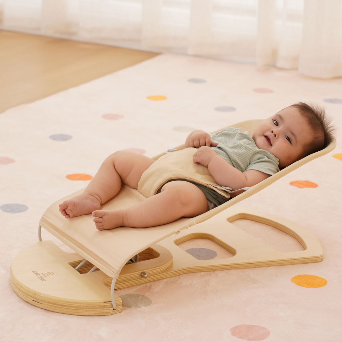 Avenlur Fir baby rocker and bouncer seat in natural wood