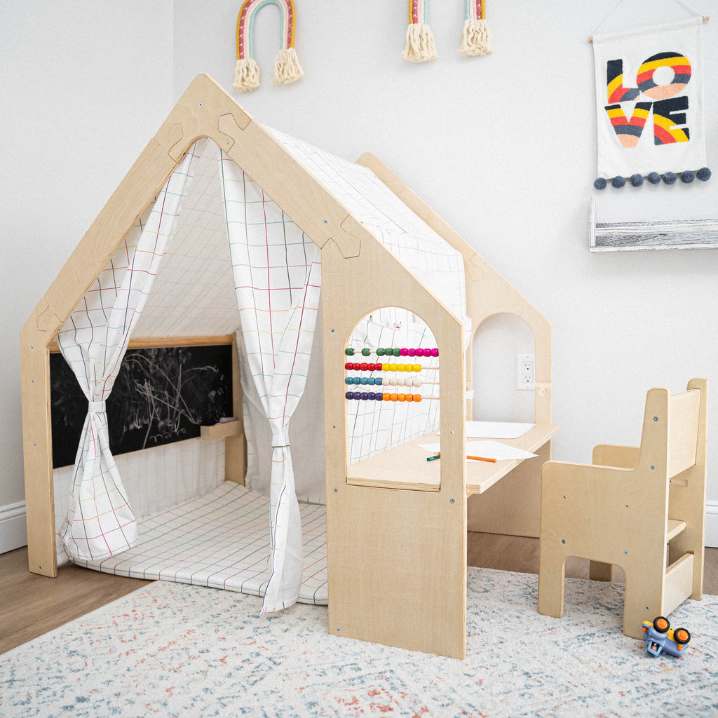 Child drawing at the Avenlur Flair playhouse desk
