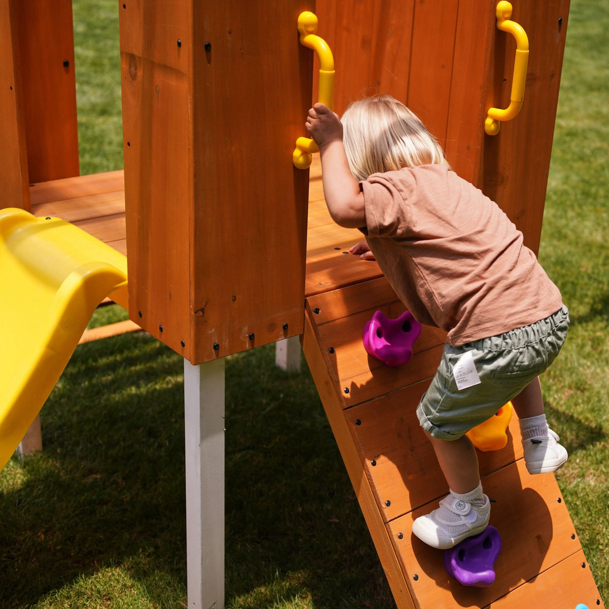 Avenlur Forest Small swing set and playhouse in a garden