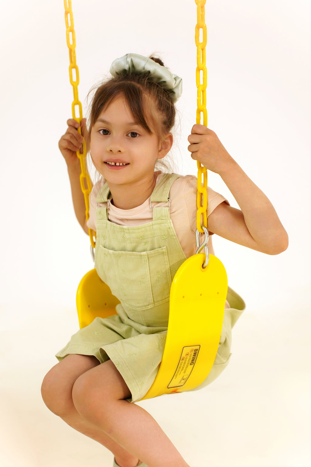 Kids climbing the Avenlur Hawthorn octagon climbing dome