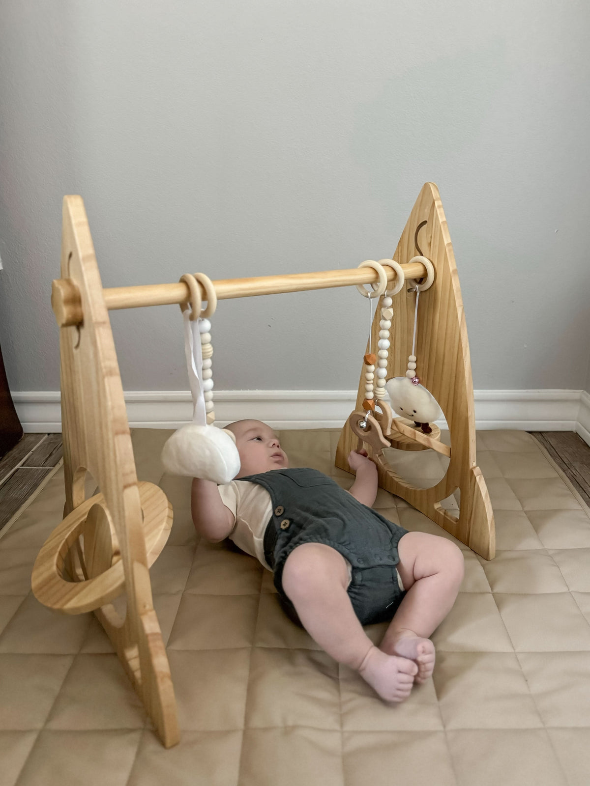Avenlur Rocket infant play arch with hanging toys