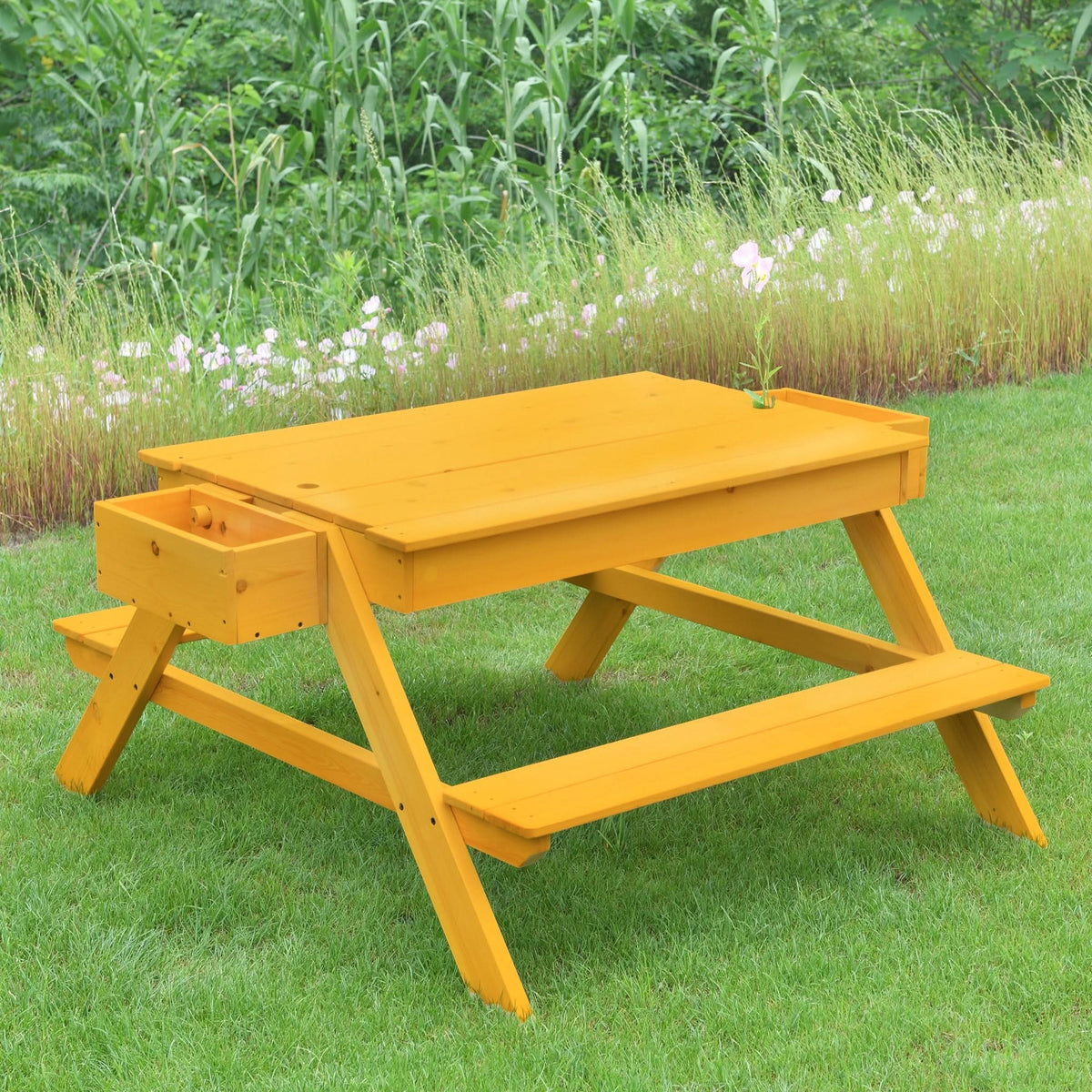 Avenlur Mojave picnic and sand table included in the summer set