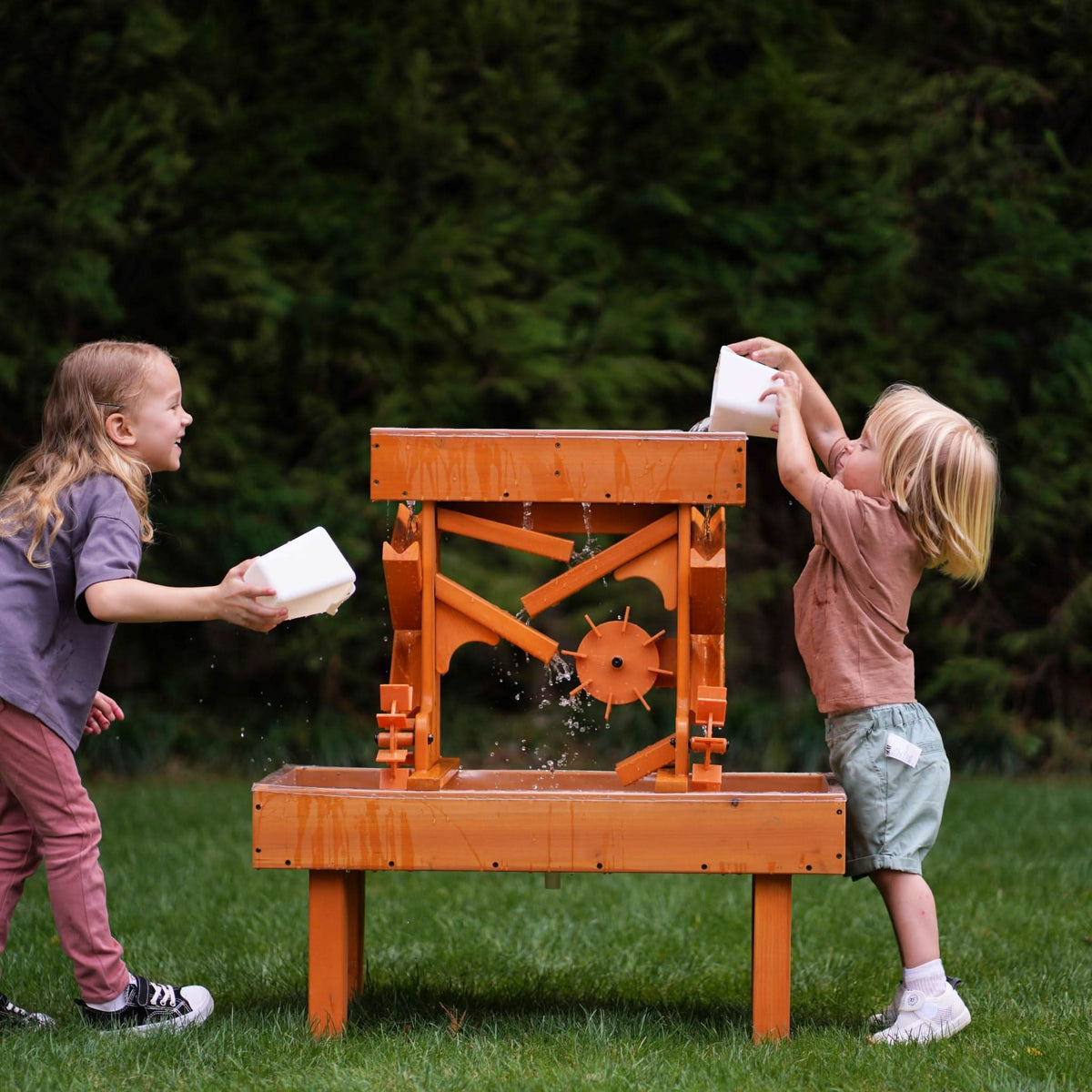 Avenlur toddler sensory table in the backyard