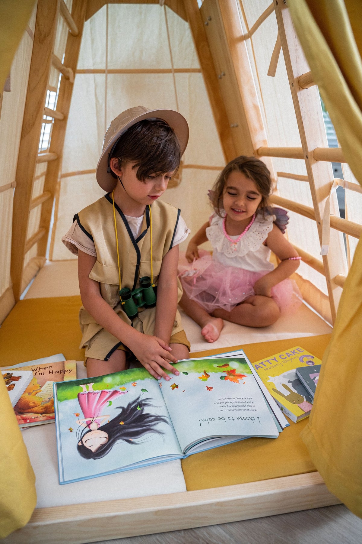 Kids playing in the Avenlur Magnolia tent fort