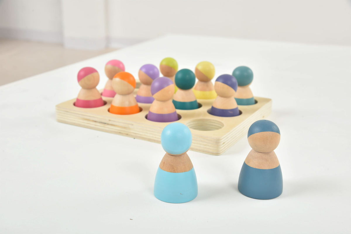 Avenlur wooden figures for pretend play and storytelling