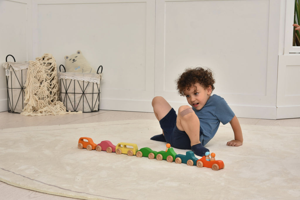 Avenlur wooden toy vehicles set for ramps and tracks